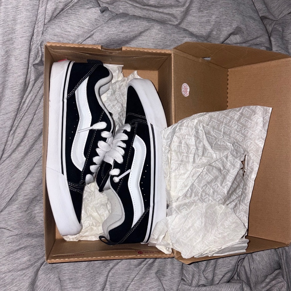 KNU SKOOL VANZ (Lightly worn)